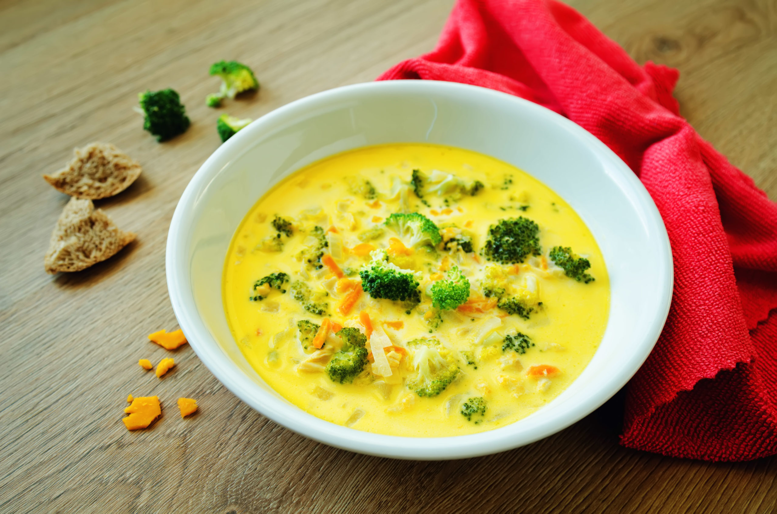 Cremige Brokkoli-Käse Suppe - Glutenlos glücklich